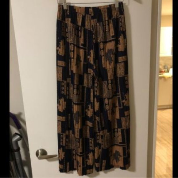Printed Wide-Leg Pleated Pants - Picture 12 of 12